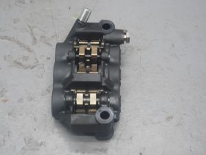 2011 YAMAHA YZF R1 FRONT CALIPER R/H