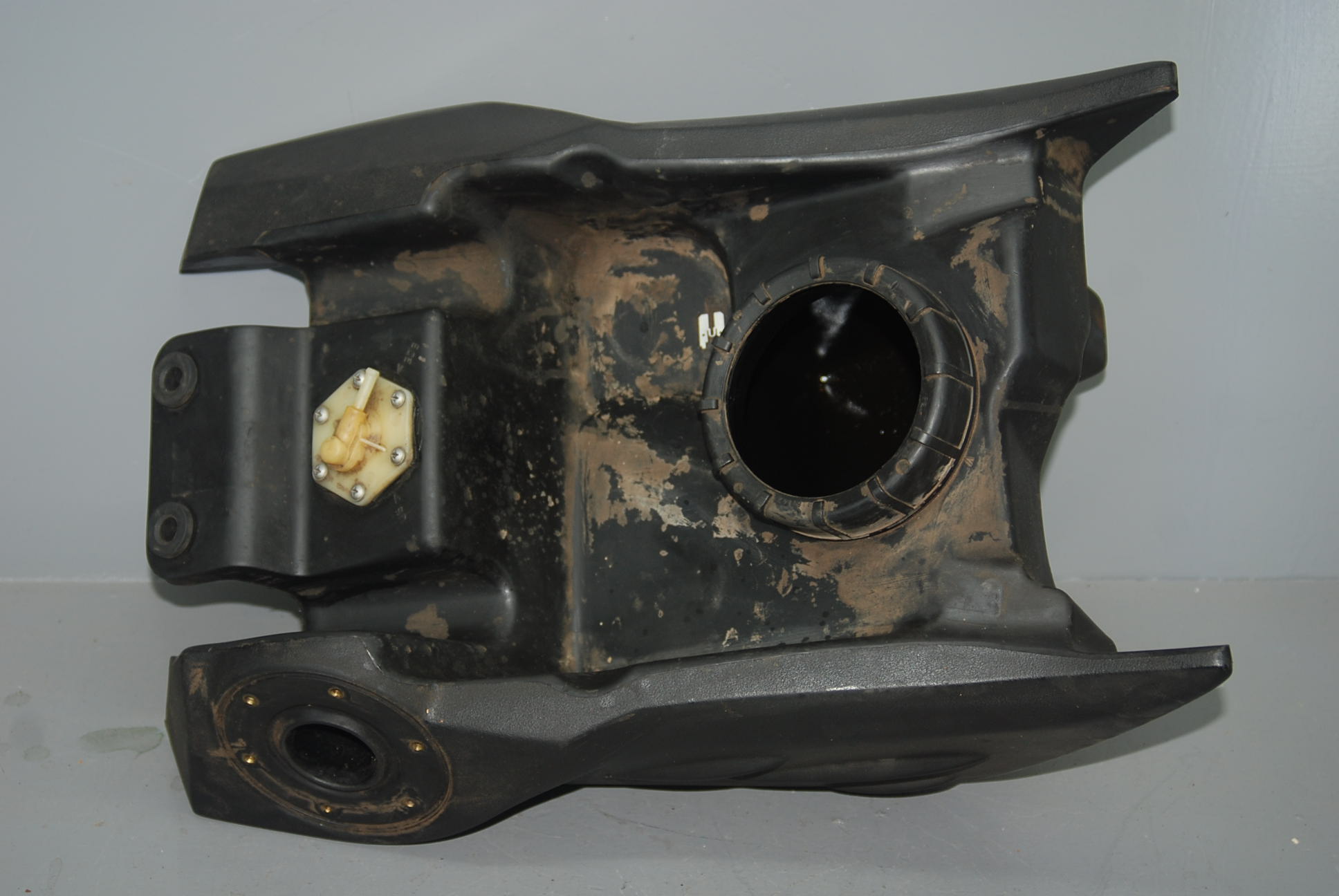 f800gs fuel tank
